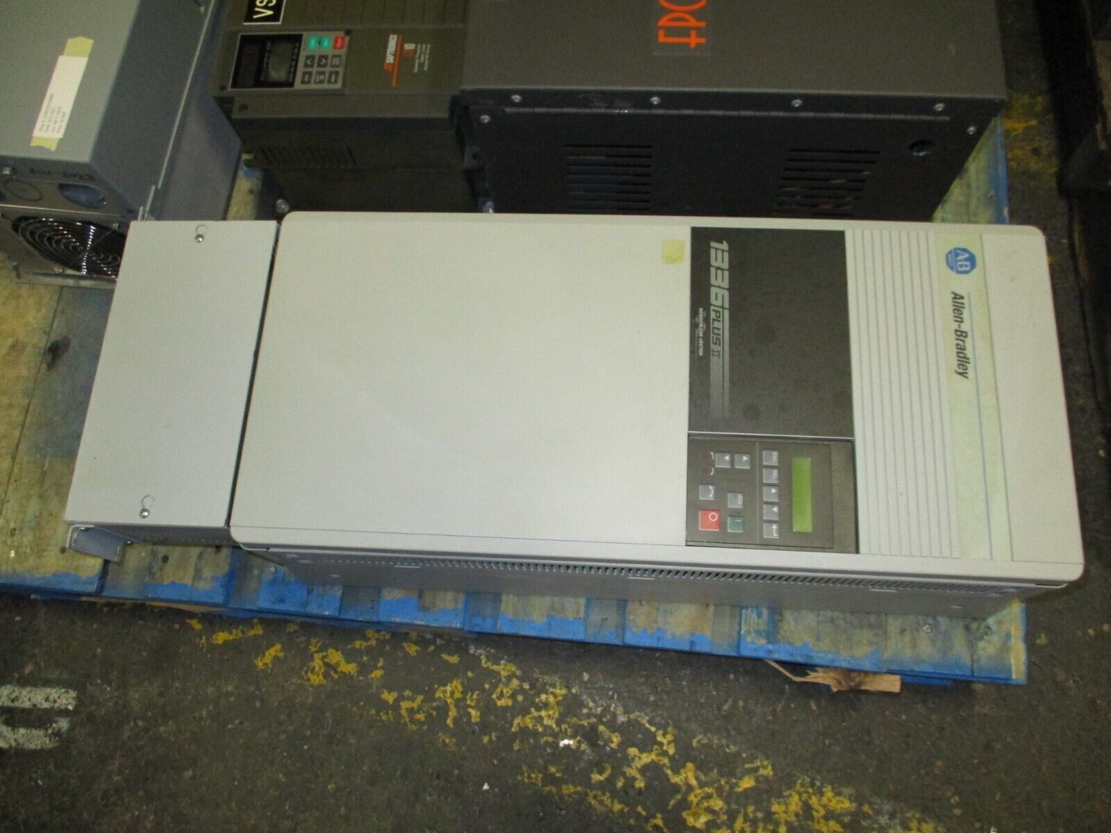 Allen-Bradley 1336 Plus II AC Drive 1336F-B040-AA-EN-L6 40HP 3Ph w/ keypad Used