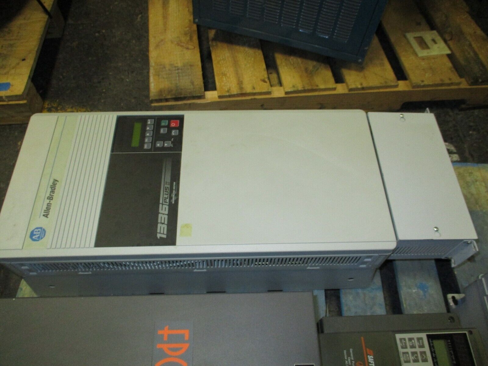 Allen-Bradley 1336 Plus II AC Drive 1336F-B040-AA-EN-L6 40HP 3Ph w/ keypad Used