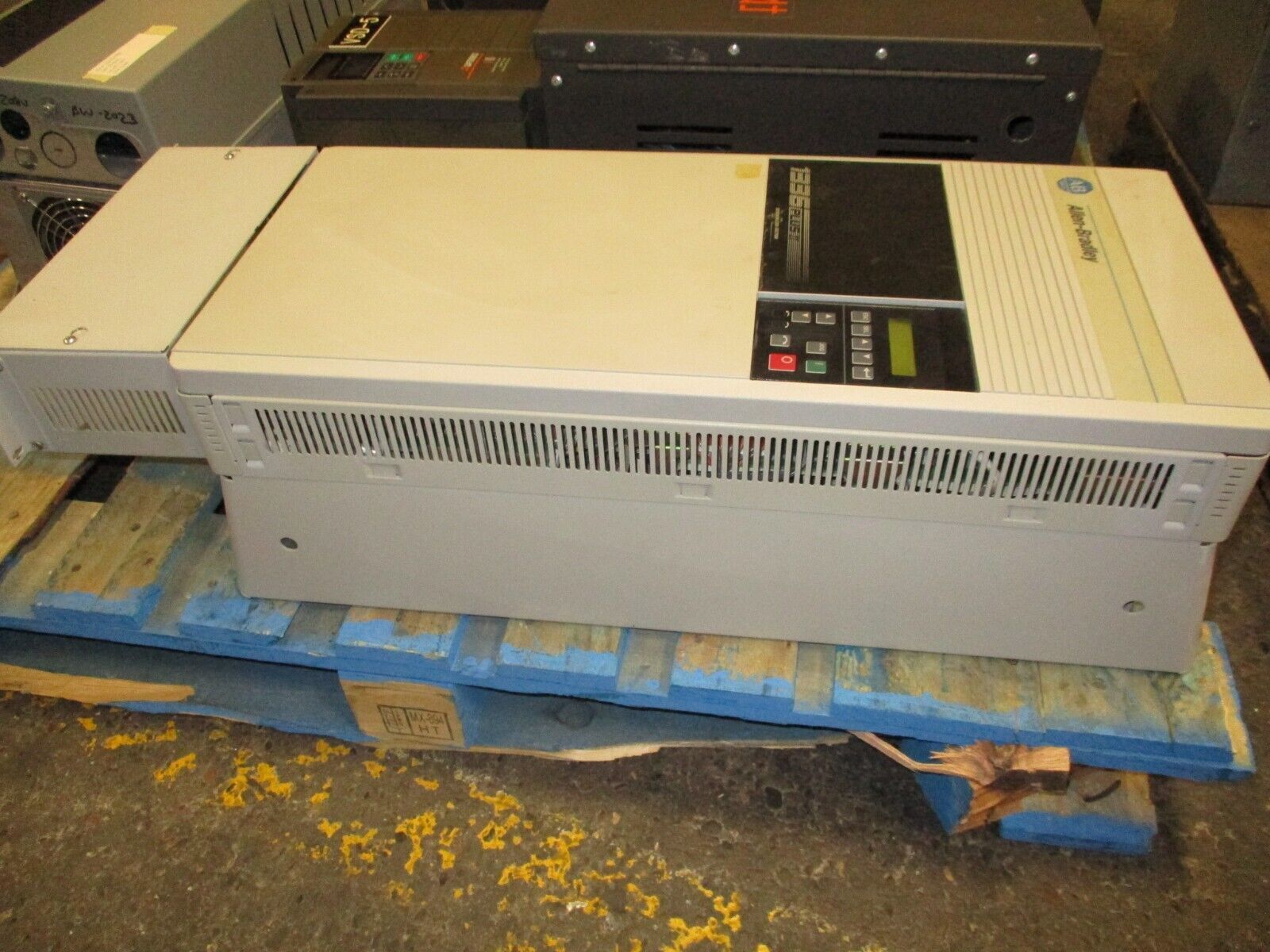 Allen-Bradley 1336 Plus II AC Drive 1336F-B040-AA-EN-L6 40HP 3Ph w/ keypad Used