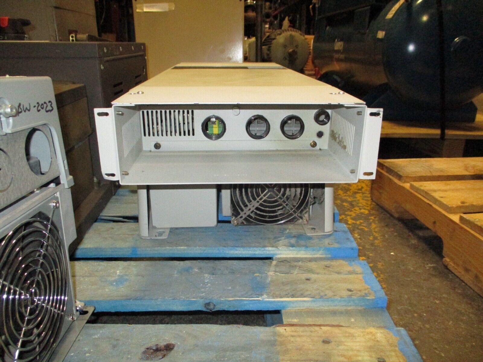 Allen-Bradley 1336 Plus II AC Drive 1336F-B040-AA-EN-L6 40HP 3Ph w/ keypad Used