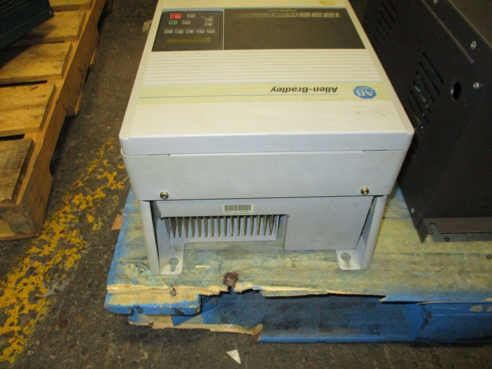 Allen-Bradley 1336 Plus II AC Drive 1336F-B040-AA-EN-L6 40HP 3Ph w/ keypad Used