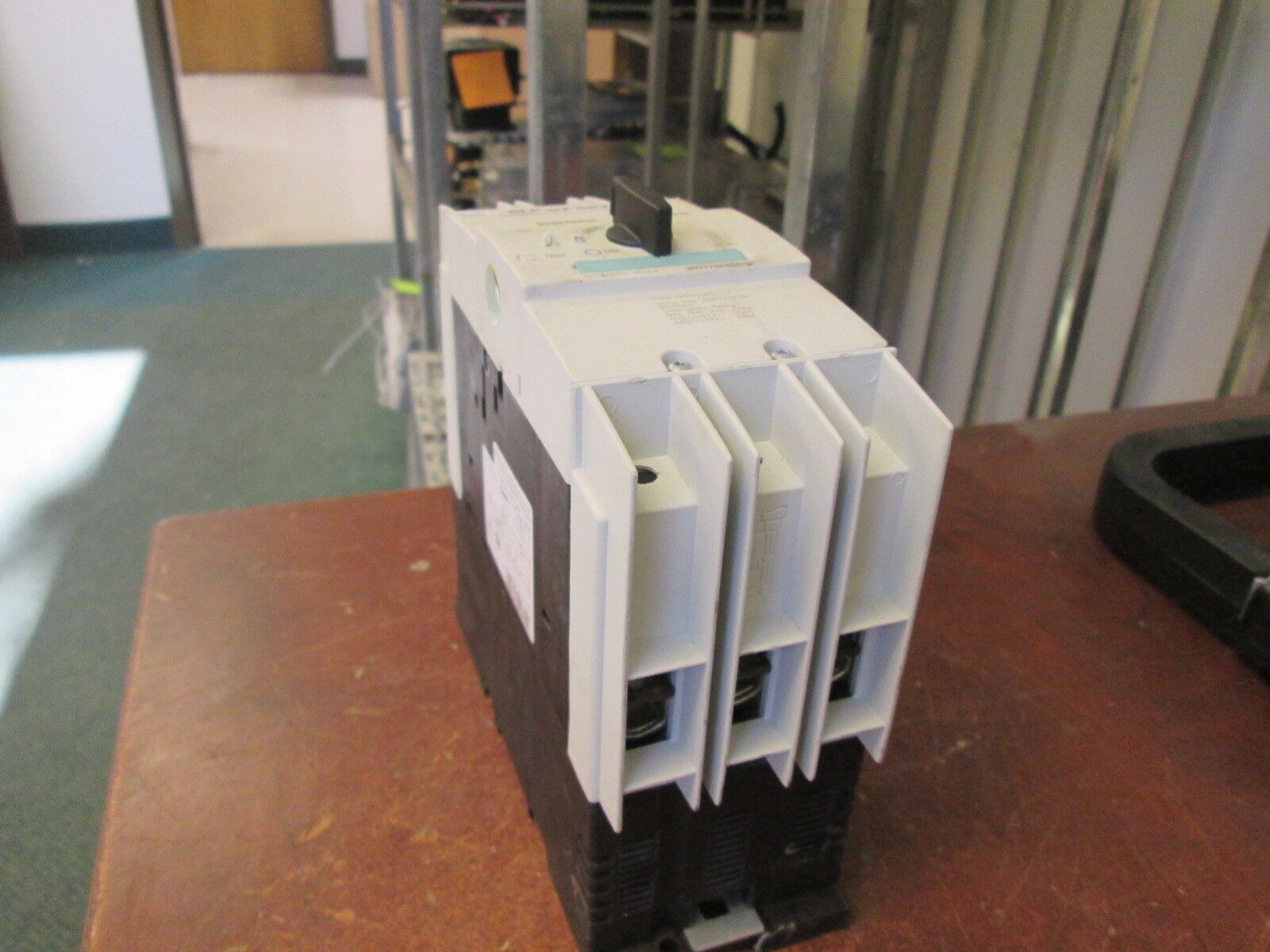 Siemens Sirius Motor Protector 3RV1742-5GD10 40A 600V "Chipped casing" Used