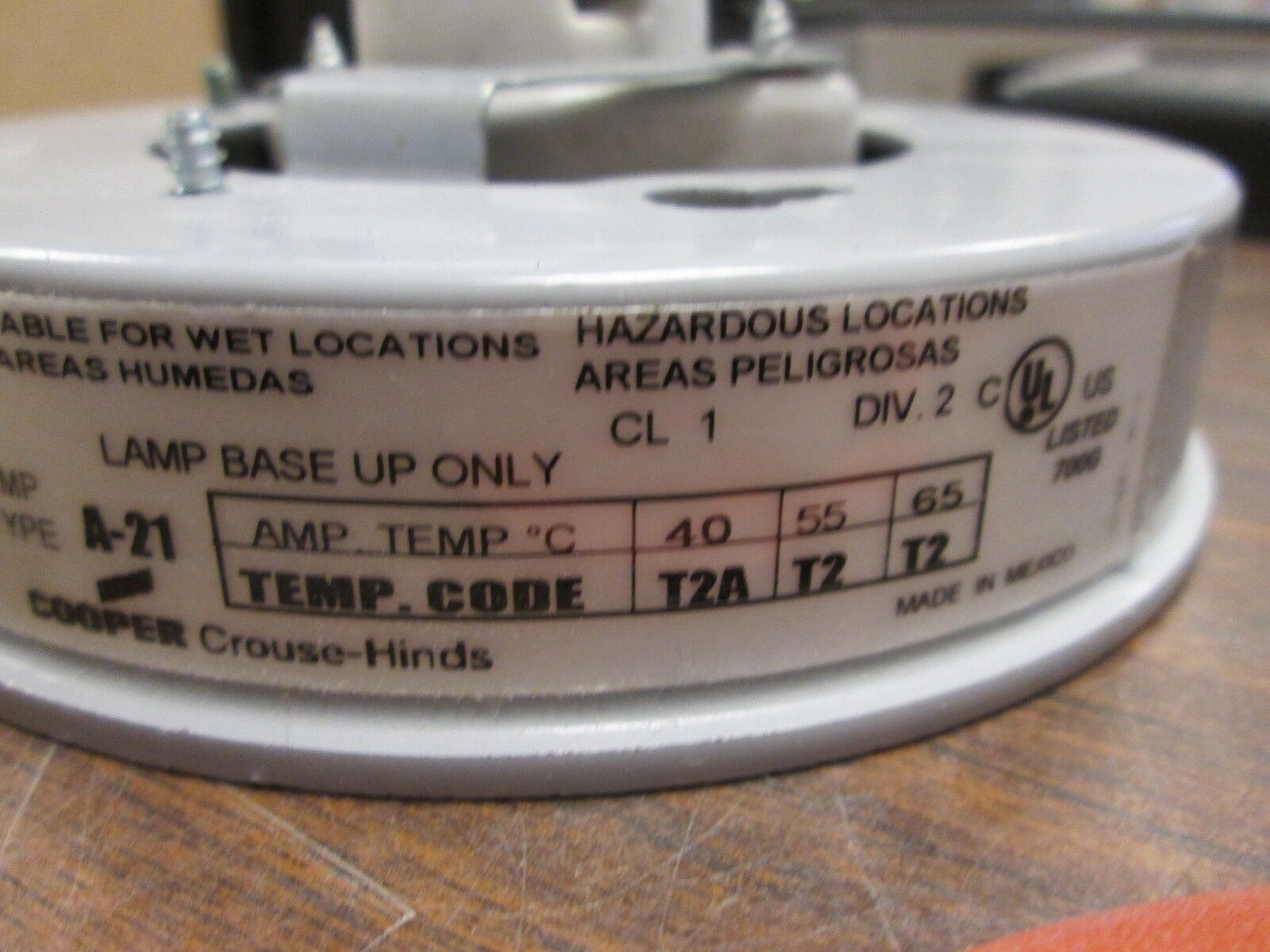 Cooper Crouse-Hinds Vaporgard Globe Adapter VXH15 150W New Surplus