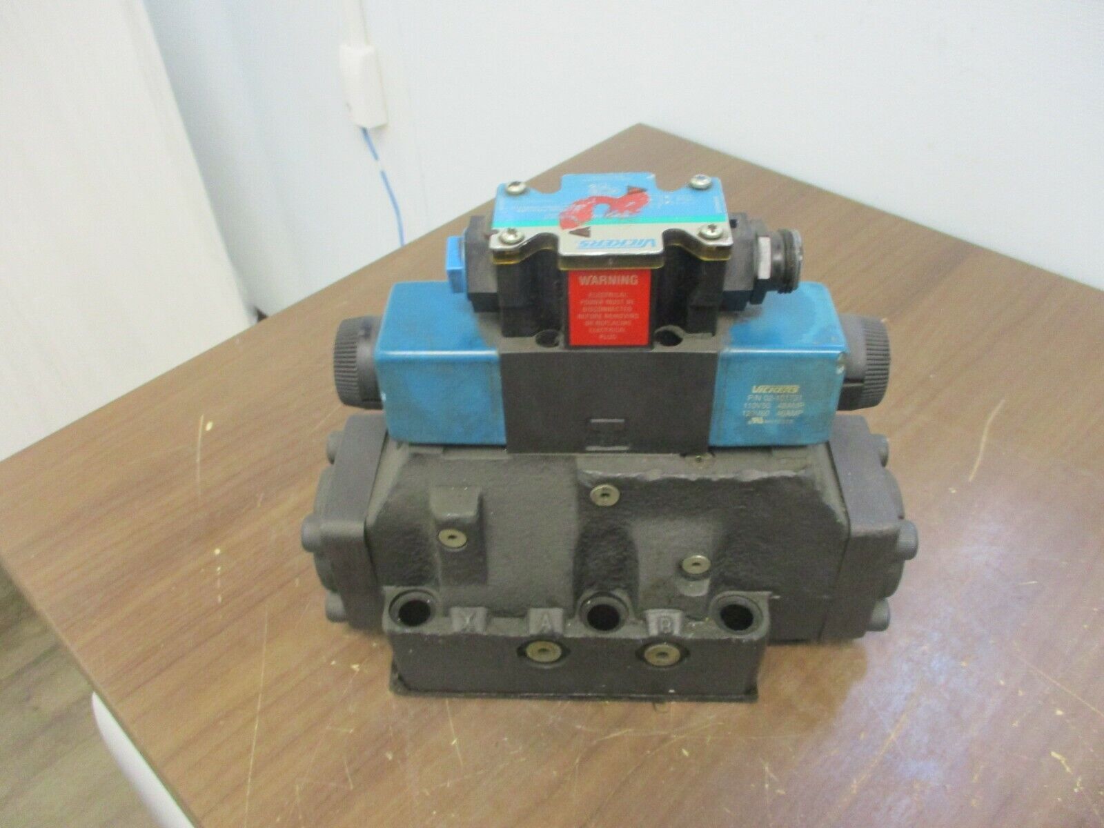 Vickers Directional Control Valve DG5S-8-33C-M-FPA5WL-B5-30 3000PSI Max Used