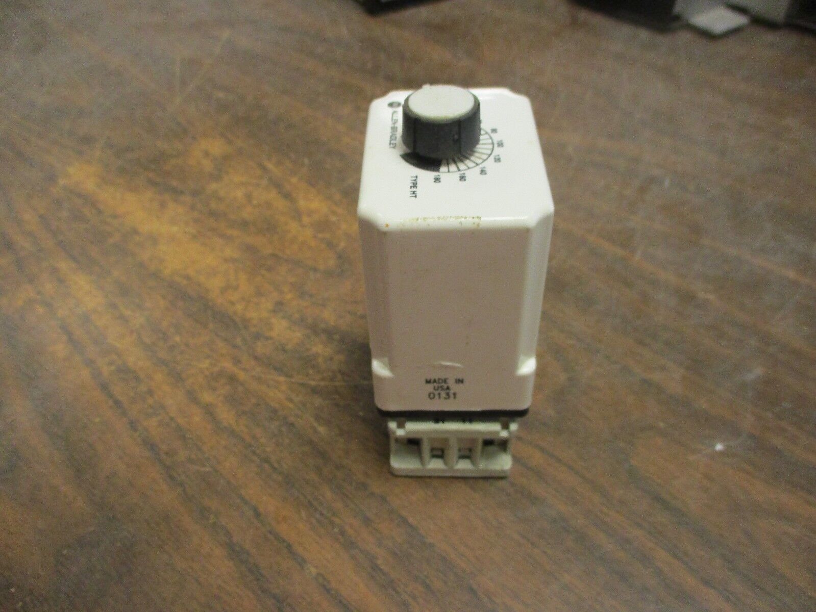 Allen-Bradley Time Delay Relay w/ Base 700-HT12BA1 120V 50/60Hz Range: 1-180 sec