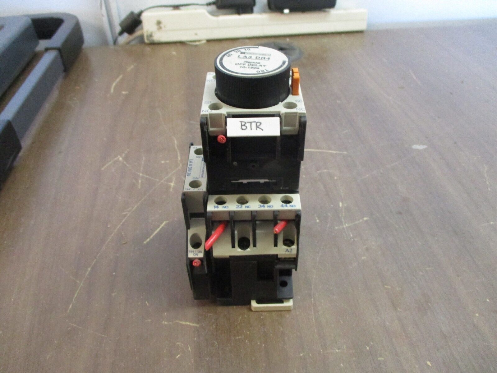 Telemecanique Time Delay Relay LA3 DR4 Off Delay: 10-180s 120V Coil 10A 600V