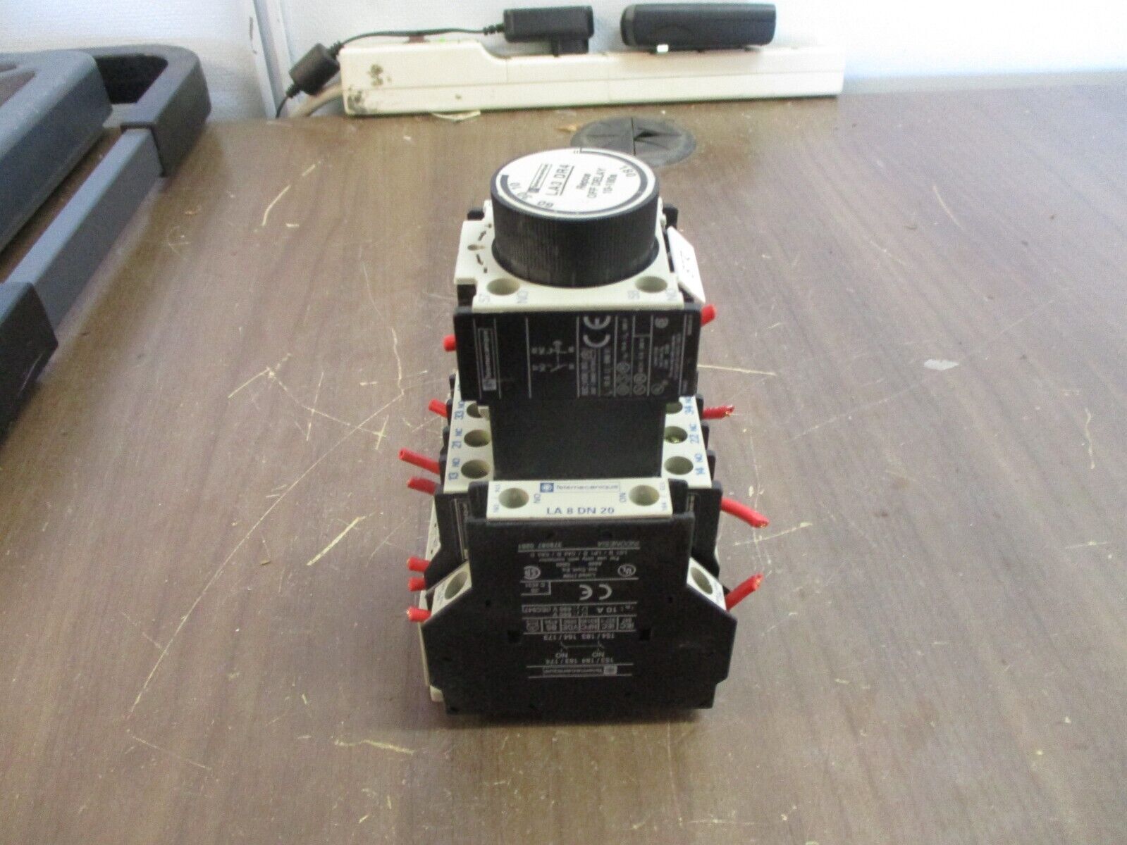 Telemecanique Time Delay Relay LA3 DR4 Off Delay: 10-180s 120V Coil 10A 600V