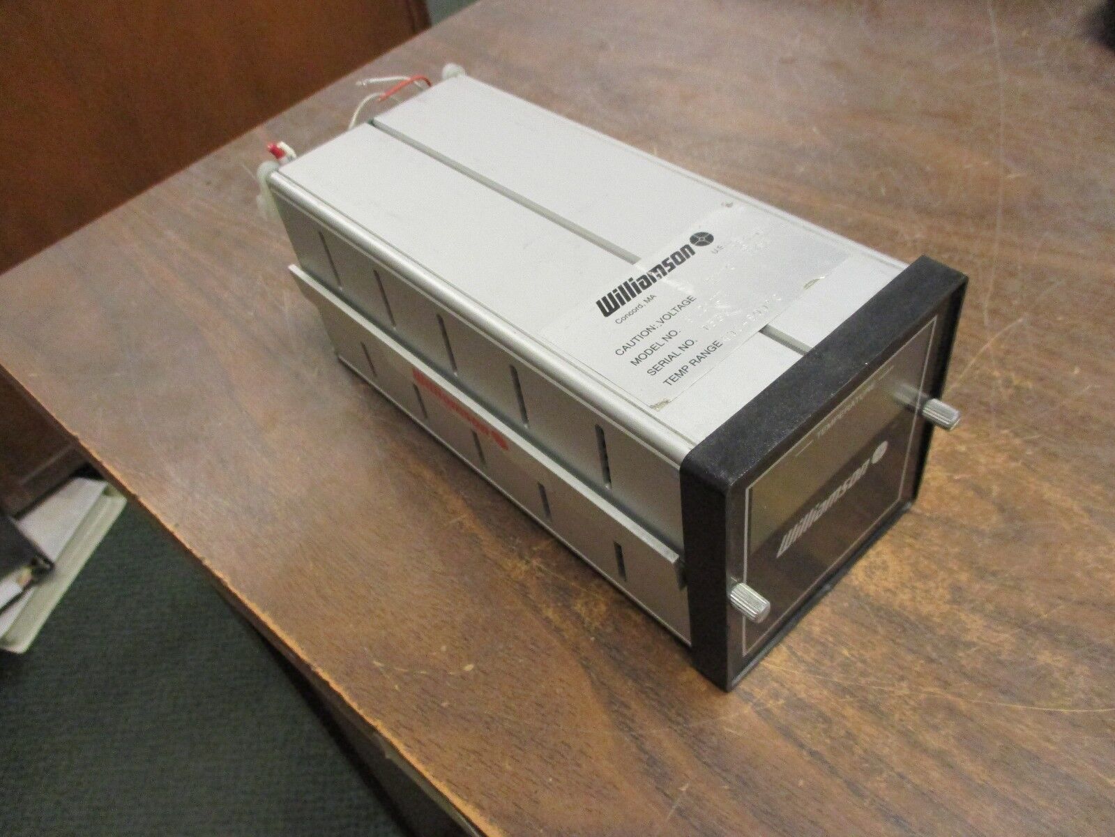 Williamson Temperature Controller 9120UT Range: 400-800°C 115V Used