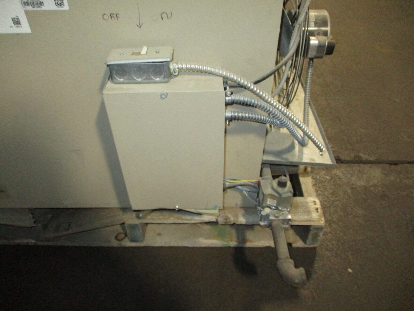 Advanced Distributor Products Natural Gas Heater SEP-250A-5 Power Vent Used