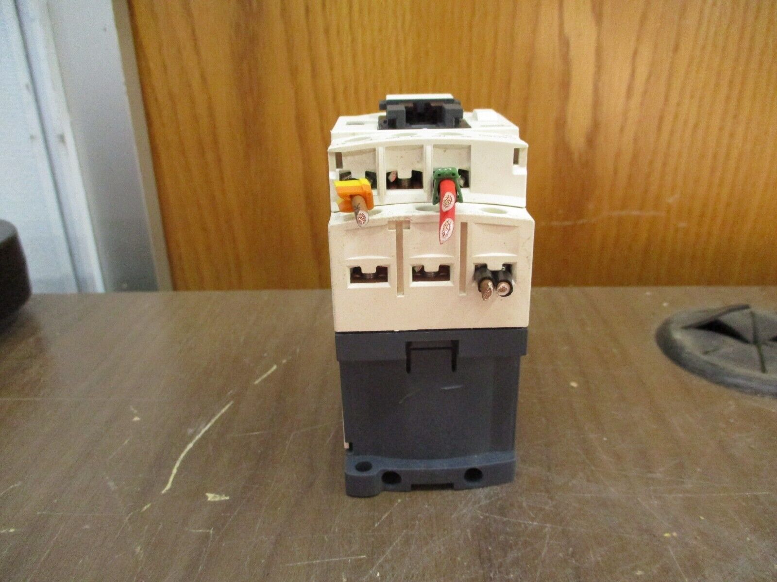 Schneider Electric Contactor CAD50 BL 24VDC Coil 10A 600V Used