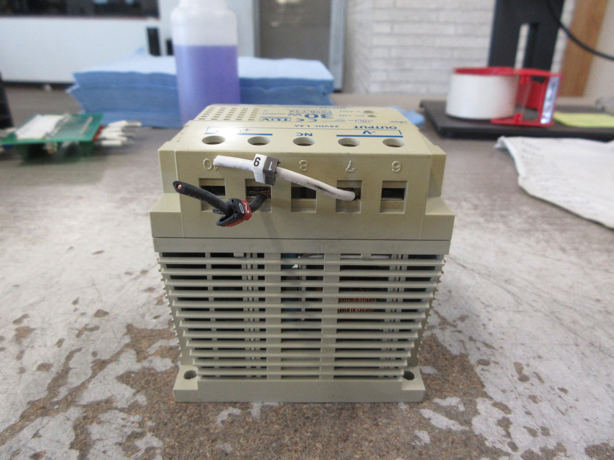IDEC Power Supply PS5R-C24 In: 100-240VAC 0.68A 50/60Hz Out: 24VDC 1.3A Used
