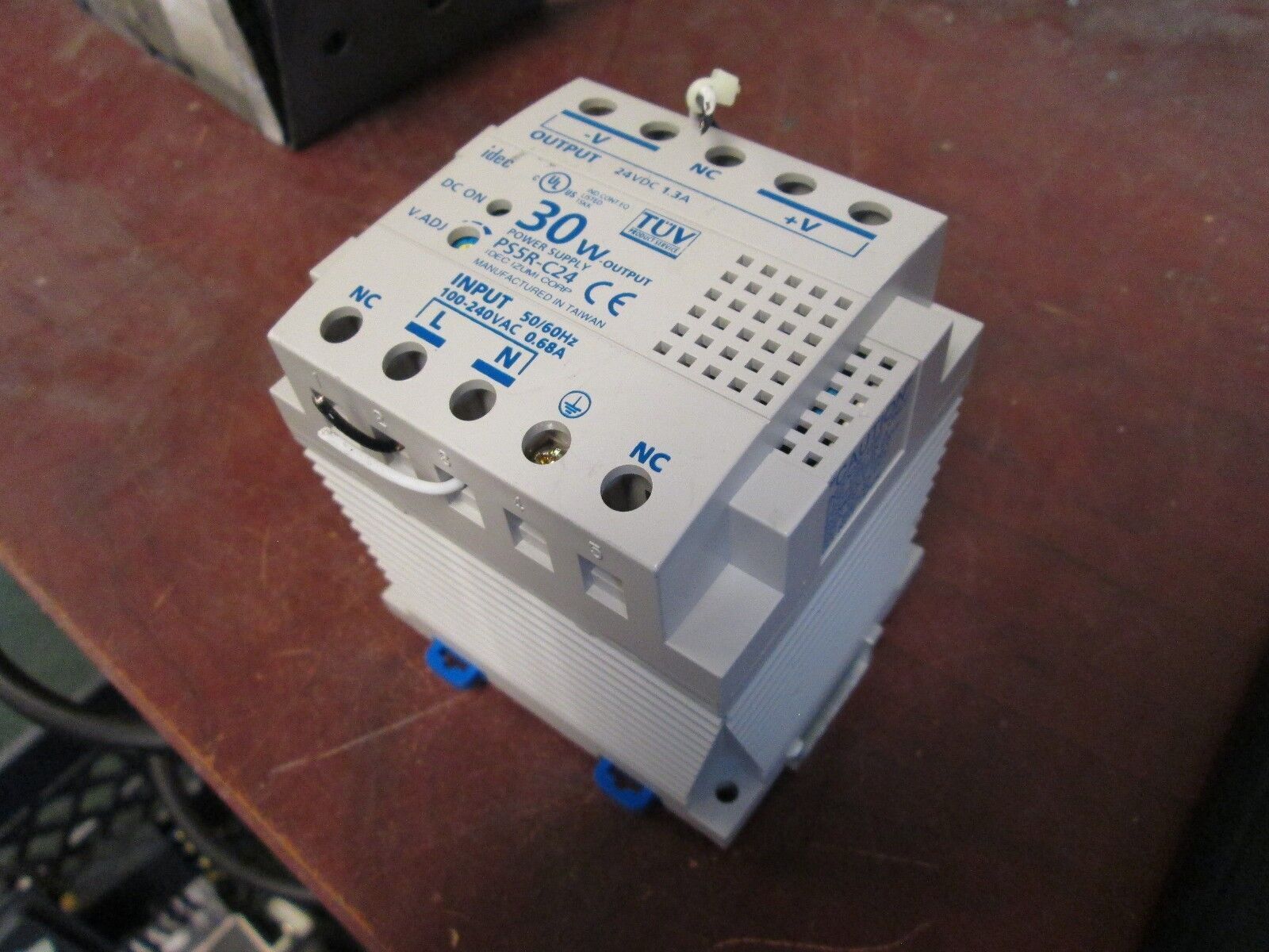 IDEC Power Supply PS5R-C24 In: 100-240VAC 0.68A 50/60Hz Out: 24VDC 1.3A Used