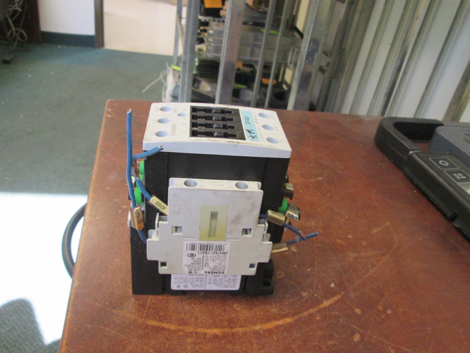 Siemens Sirius Contactor 3RT1035-1B..0 24VDC Coil 55A 600V w/ Aux Contact Used