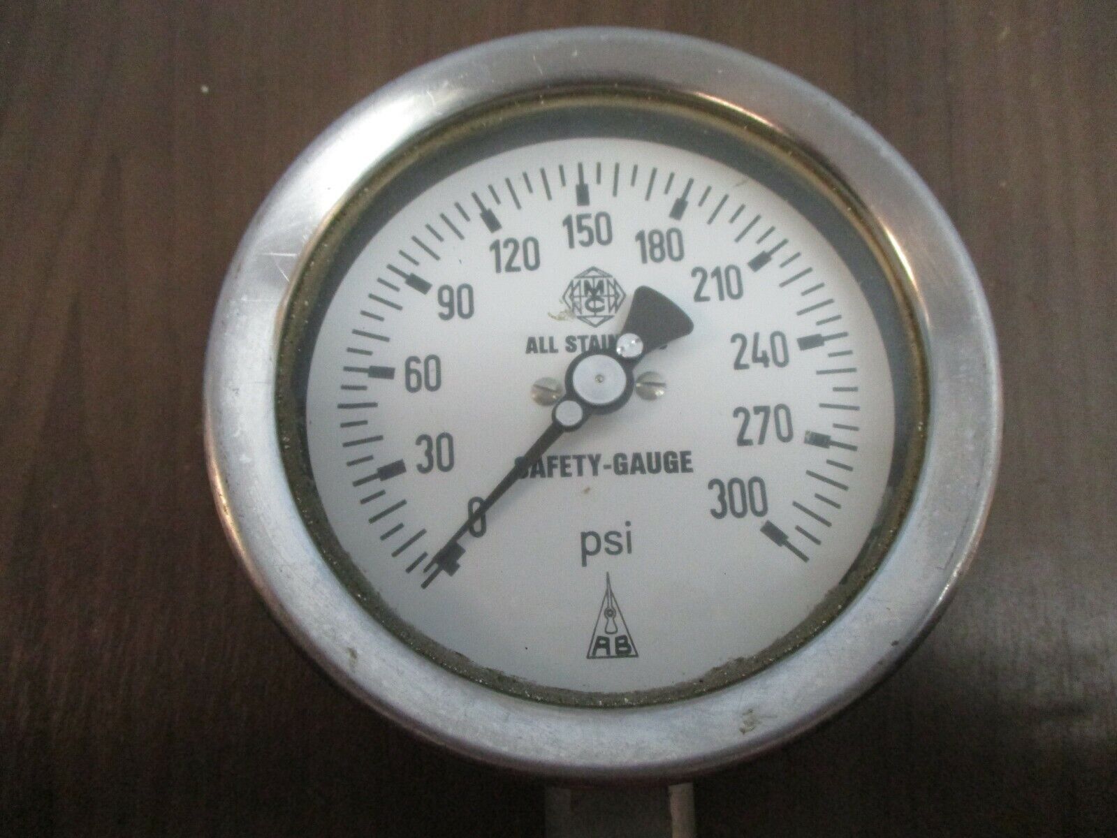 McDaniel Controls Safety-Gauge Pressure Gauge Range: 0-300PSI Used