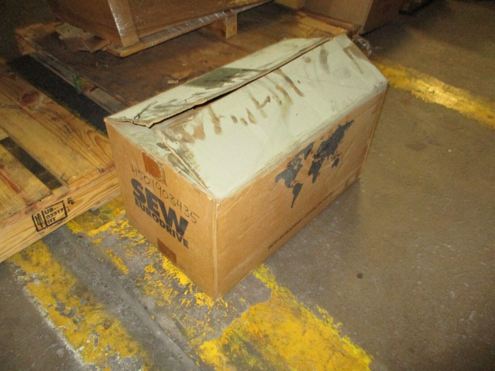 SEW-EURODRIVE Gearmotor SA47/T DRS71S4/ES7R 0.50HP 230/460V 1.84/0.92A 60Hz 3Ph