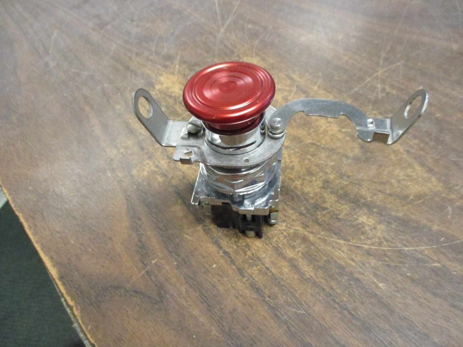 Cutler-Hammer Momentary Red Push Button 10250T/91000T Used