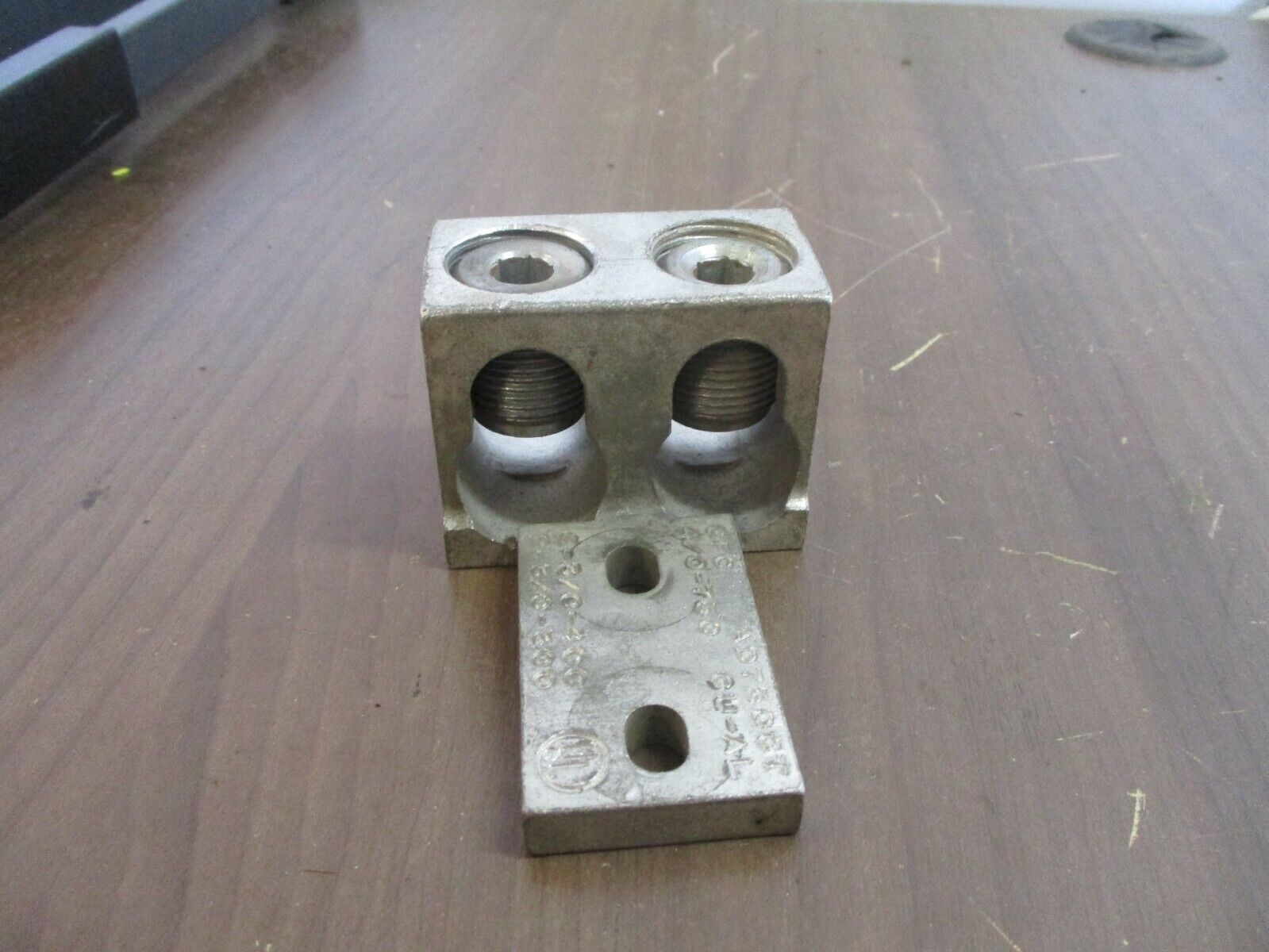 CFC Mechanical Lug AD750CT 4/0-750 Used