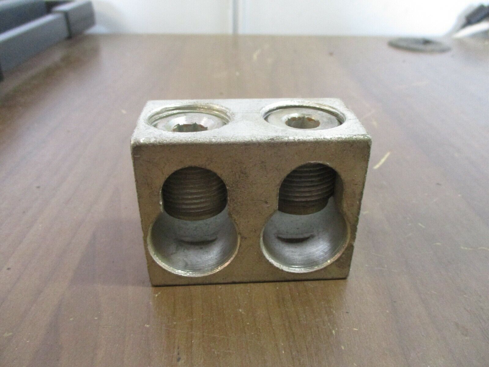 CFC Mechanical Lug AD750CT 4/0-750 Used