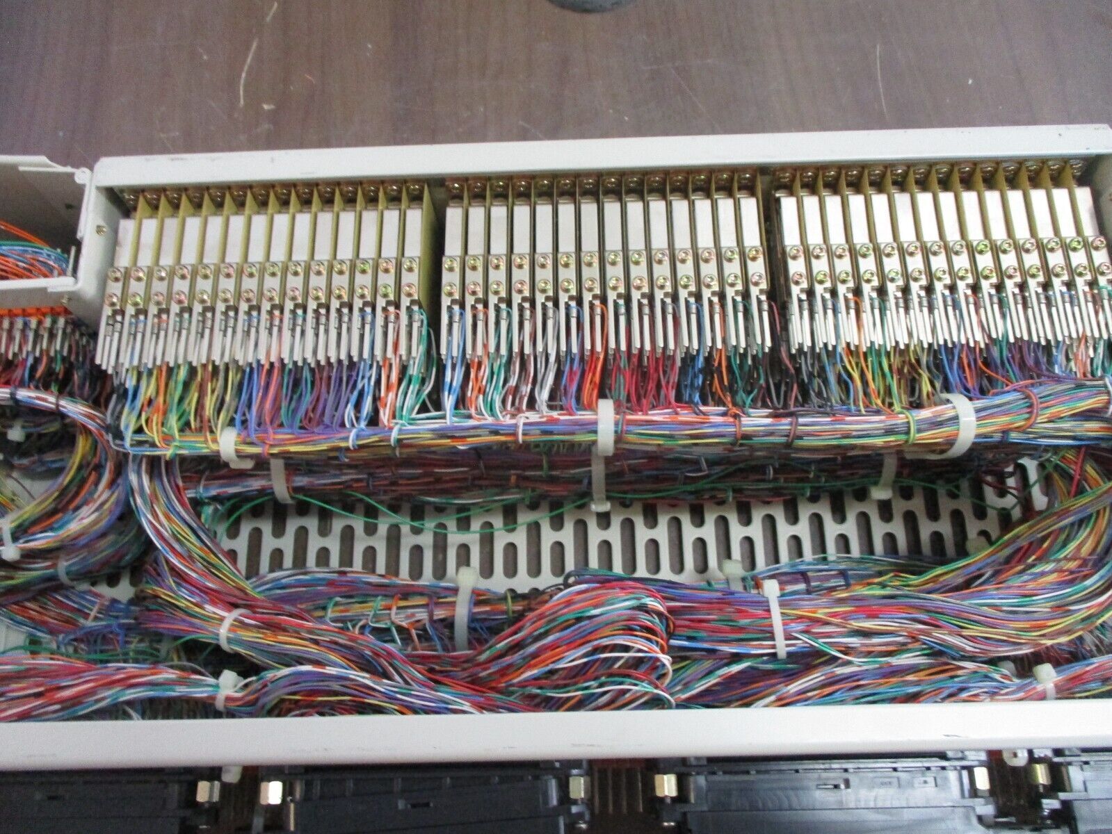 ADC DSX-1 Cross Connect D1M-1A0023 42/56VDC 2A Used