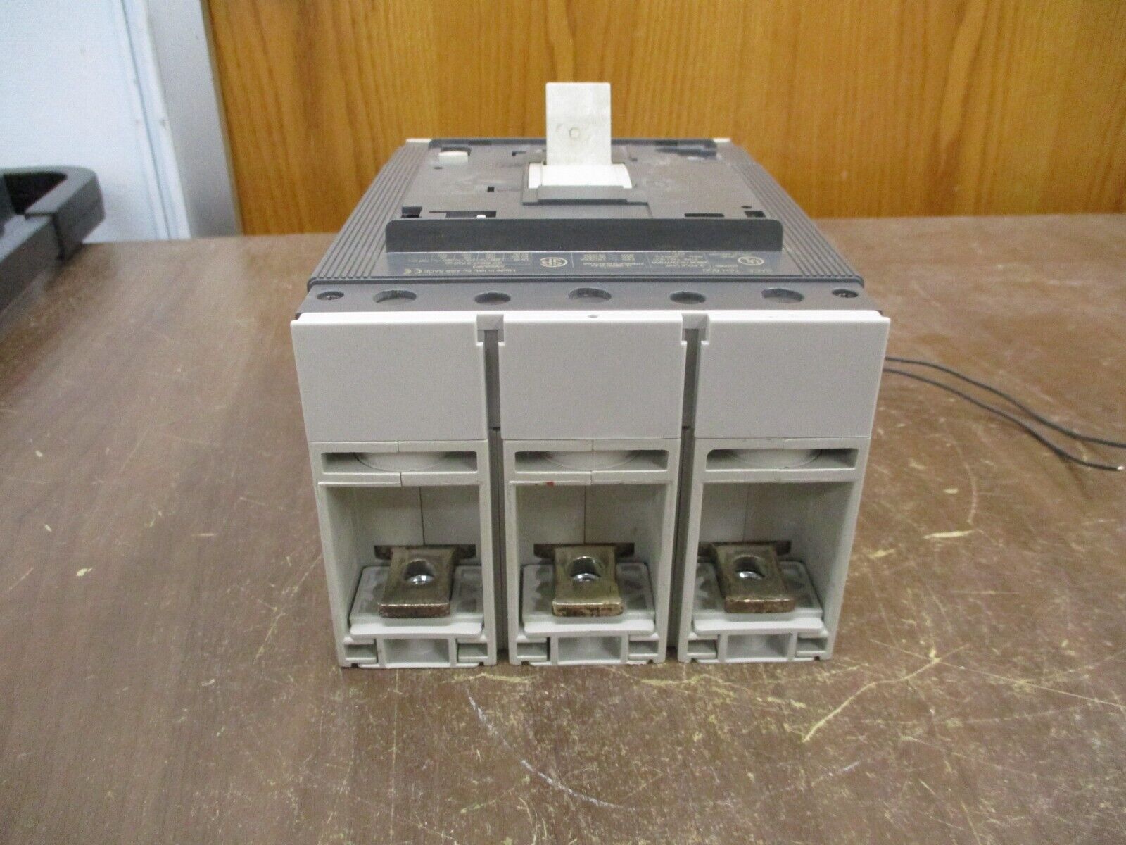 ABB SACE Tmax Circuit Breaker T5H 600 600A 600V 3P w/ PR221DS Trip *No Lugs*