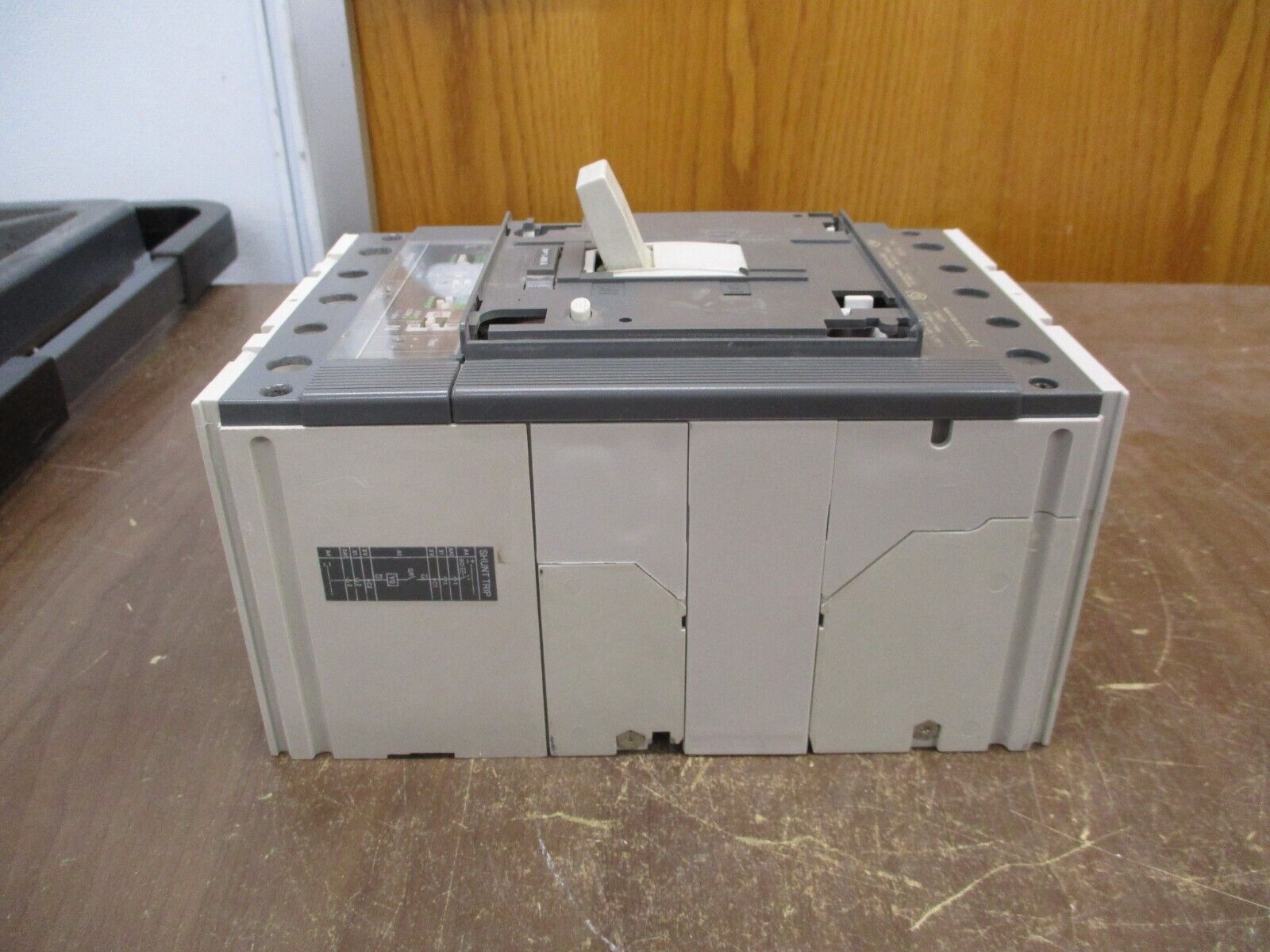 ABB SACE Tmax Circuit Breaker T5H 600 600A 600V 3P w/ PR221DS Trip *No Lugs*