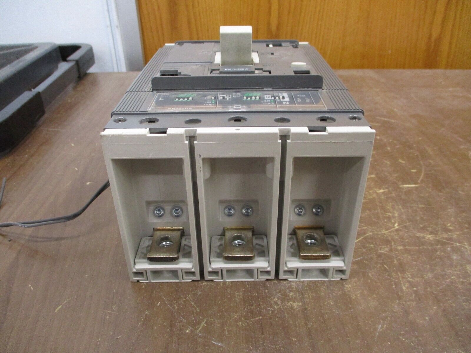 ABB SACE Tmax Circuit Breaker T5H 600 600A 600V 3P w/ PR221DS Trip *No Lugs*