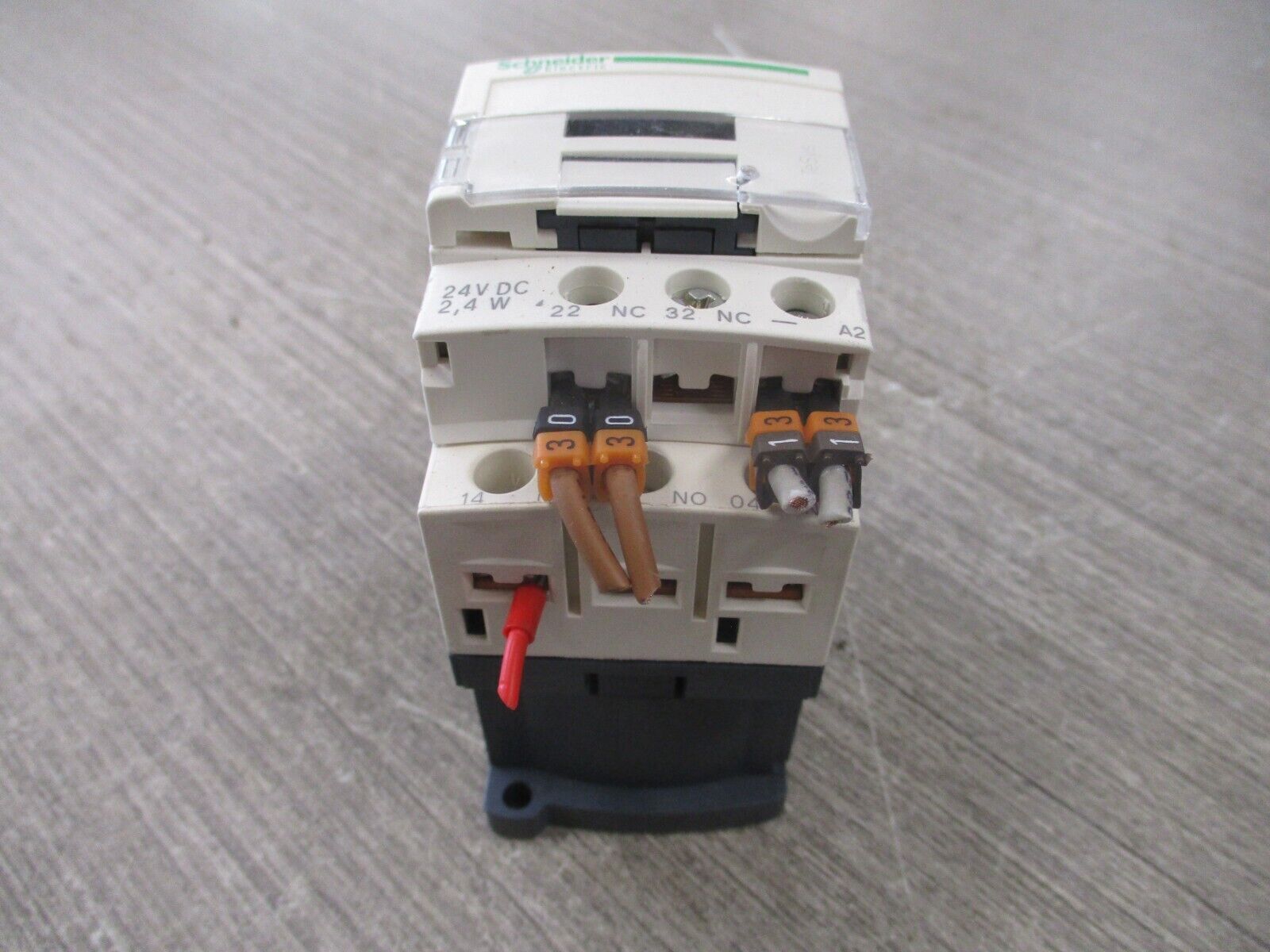 Schneider Electric Contactor CAD32 BL 24VDC Coil 10A 600V Used