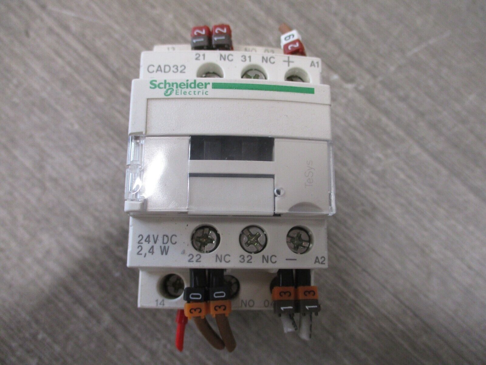 Schneider Electric Contactor CAD32 BL 24VDC Coil 10A 600V Used