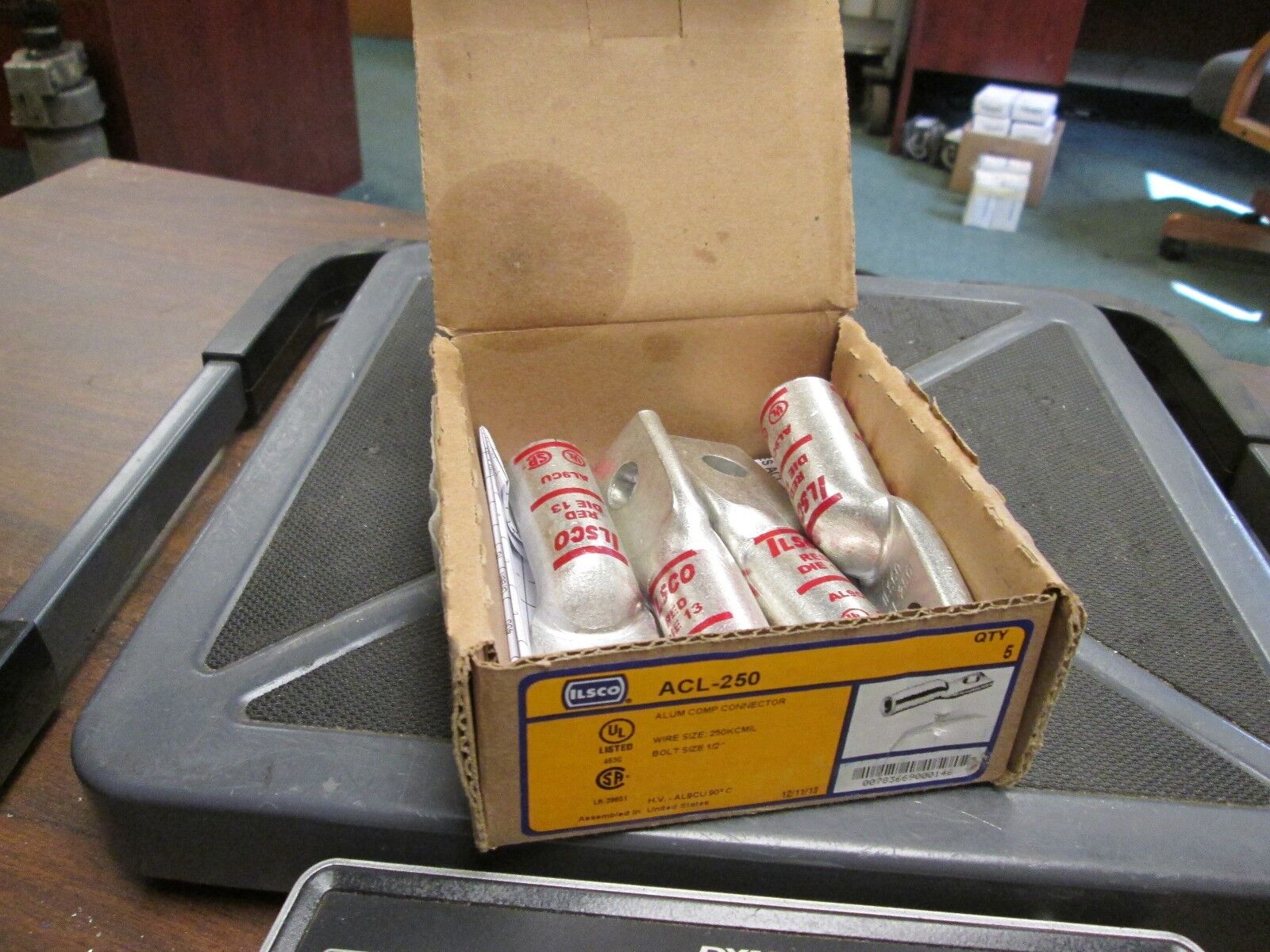 ilsco Crimp Lug ACL-250 250MCM **Lot of 4** New Surplus