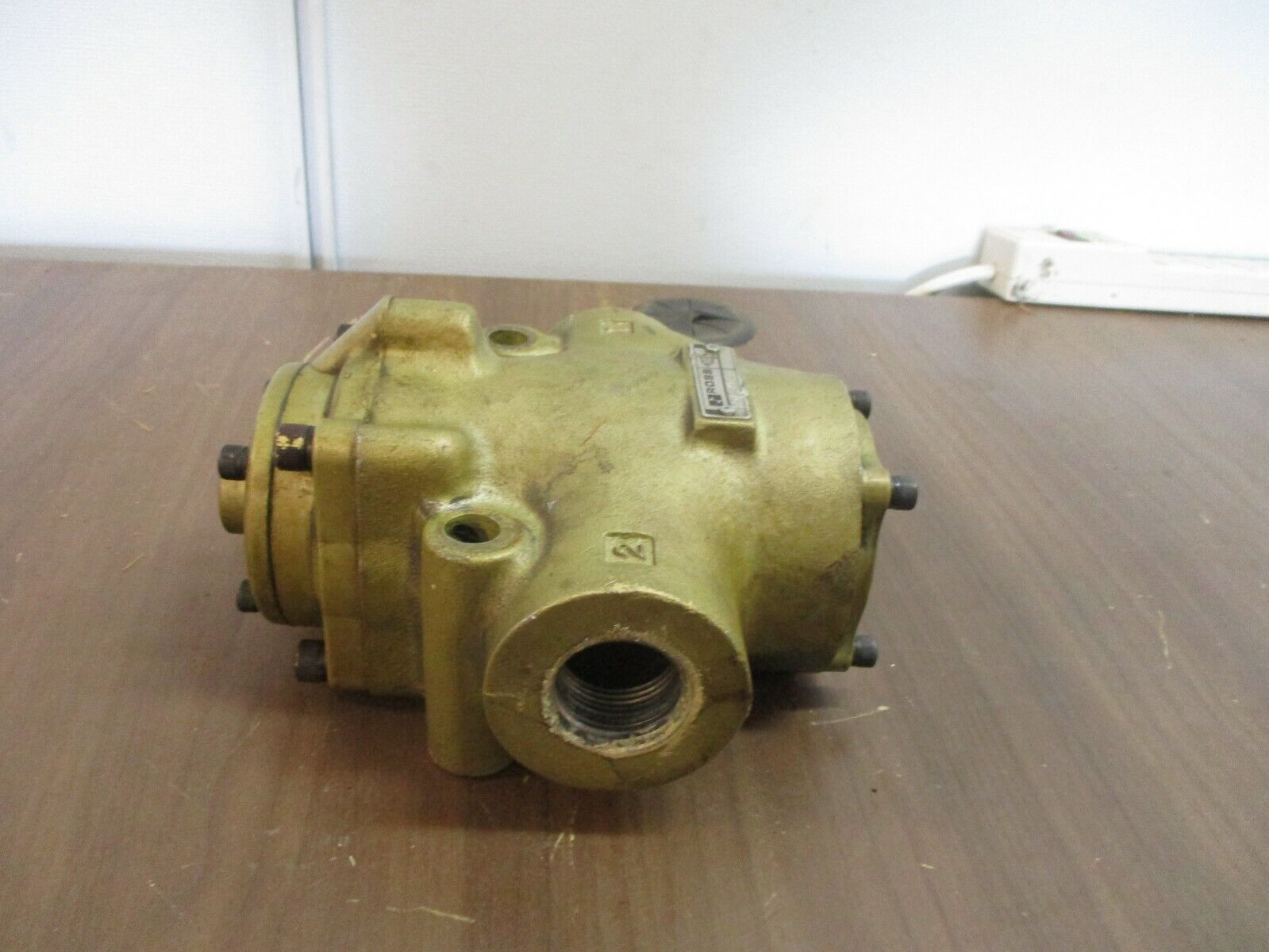 Ross Poppet Valve 2751B6904 Used