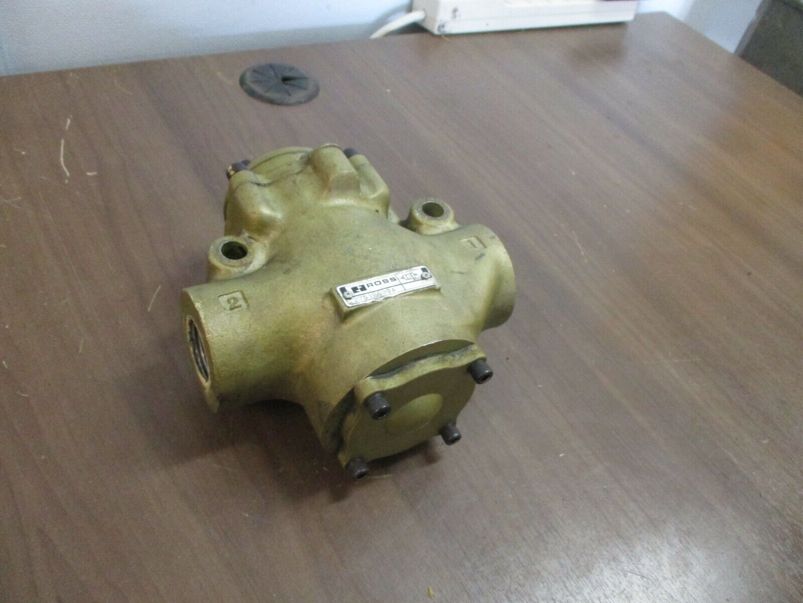 Ross Poppet Valve 2751B6904 Used