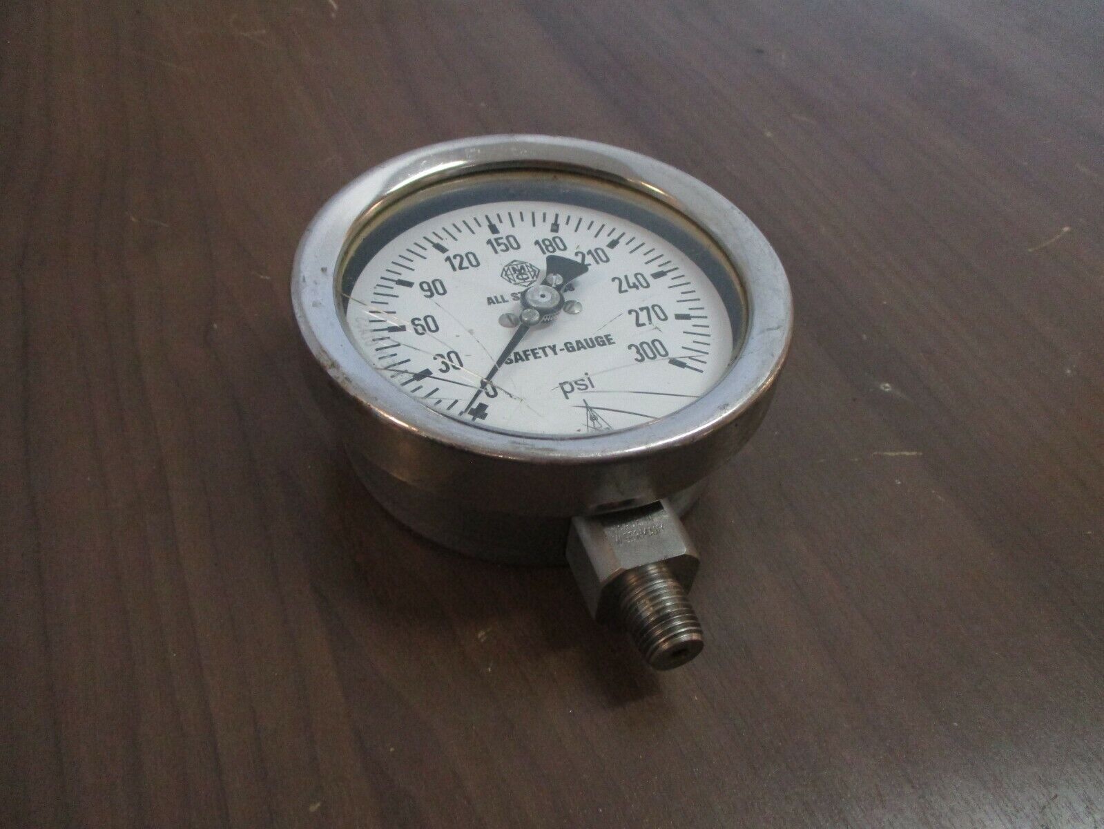 McDaniel Controls Safety-Gauge Pressure Gauge Range: 0-300PSI *Cracked* Used