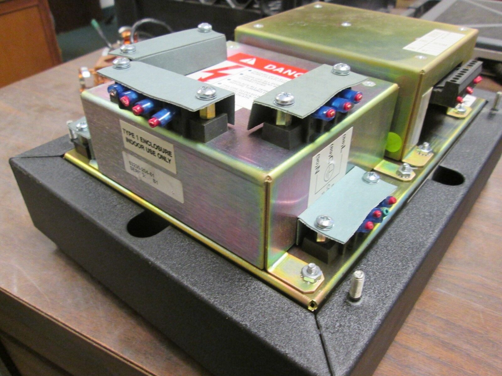 Square D Power Logic Circuit Monitor 3020 CM-2250 100-264 VAC 50/60Hz Used