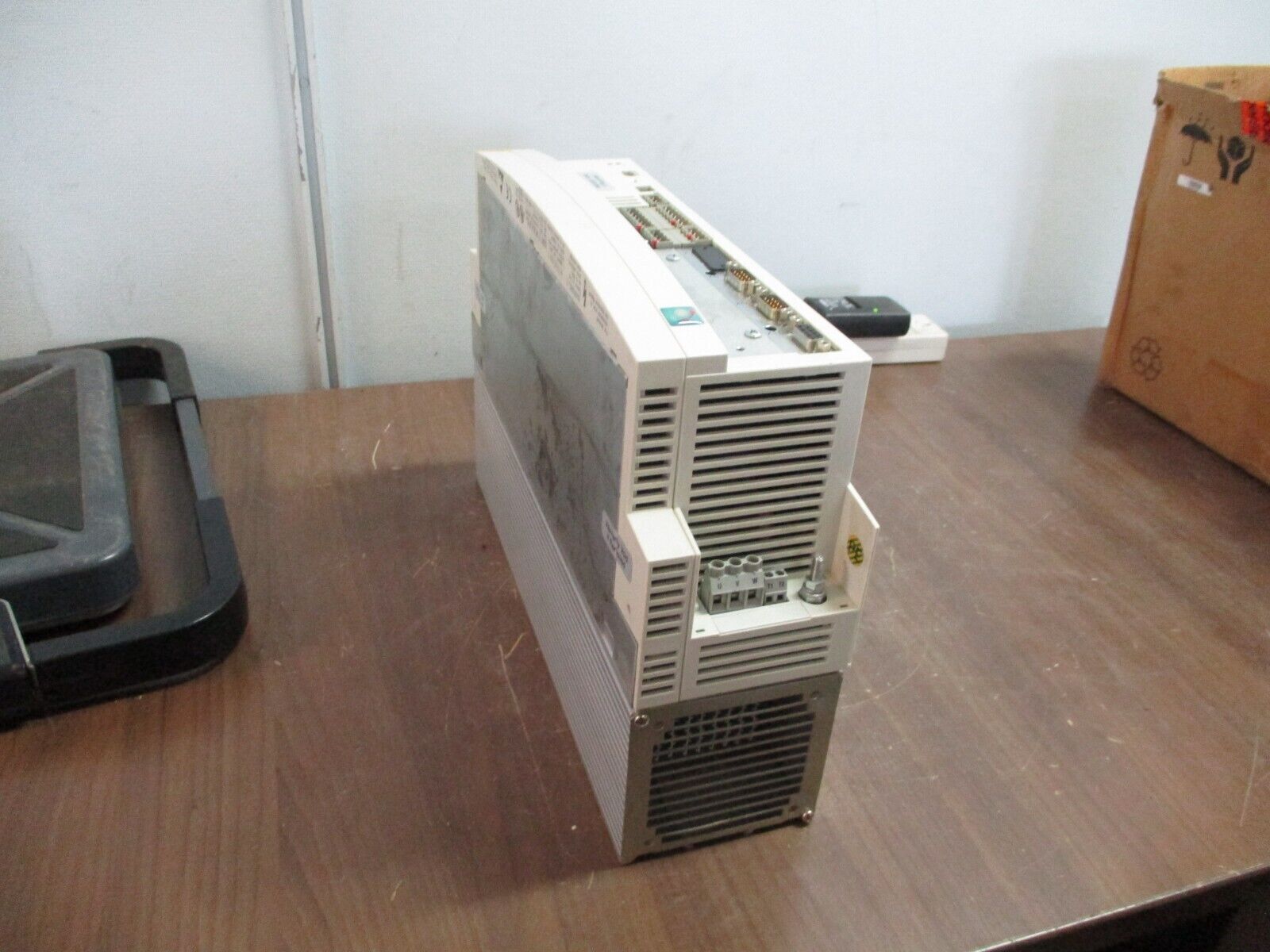 Lenze Servo Drive EVF9323-EV New Surplus