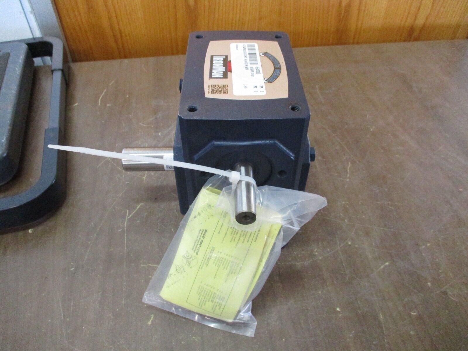 Grove Gear Ironman Reducer GRG8210001.00 Model #: GRG-B821-5-L Ratio 5:1 3.653HP