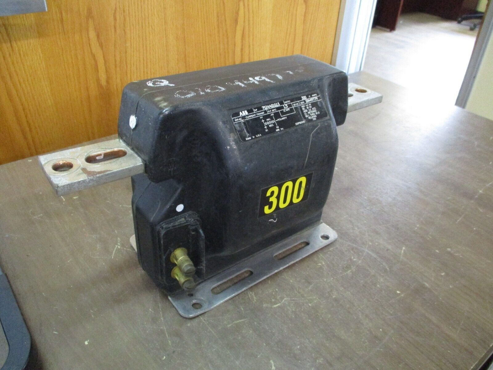 ABB KIR-60 Current Transformer 7524A01G13 Ratio 300:5A 60Hz 60kV BIL Used
