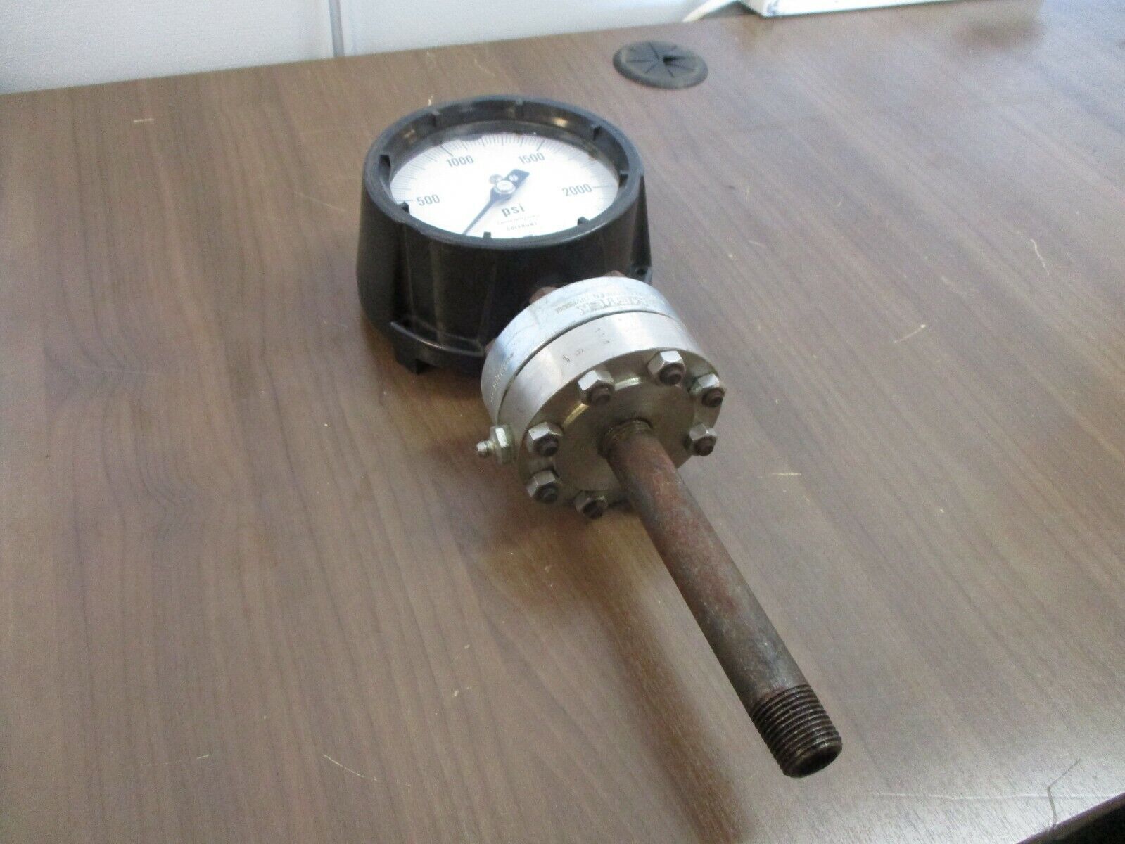 USG Solfrunt Pressure Gauge w/ Diaphragm Seal Range: 0-2500PSI Used