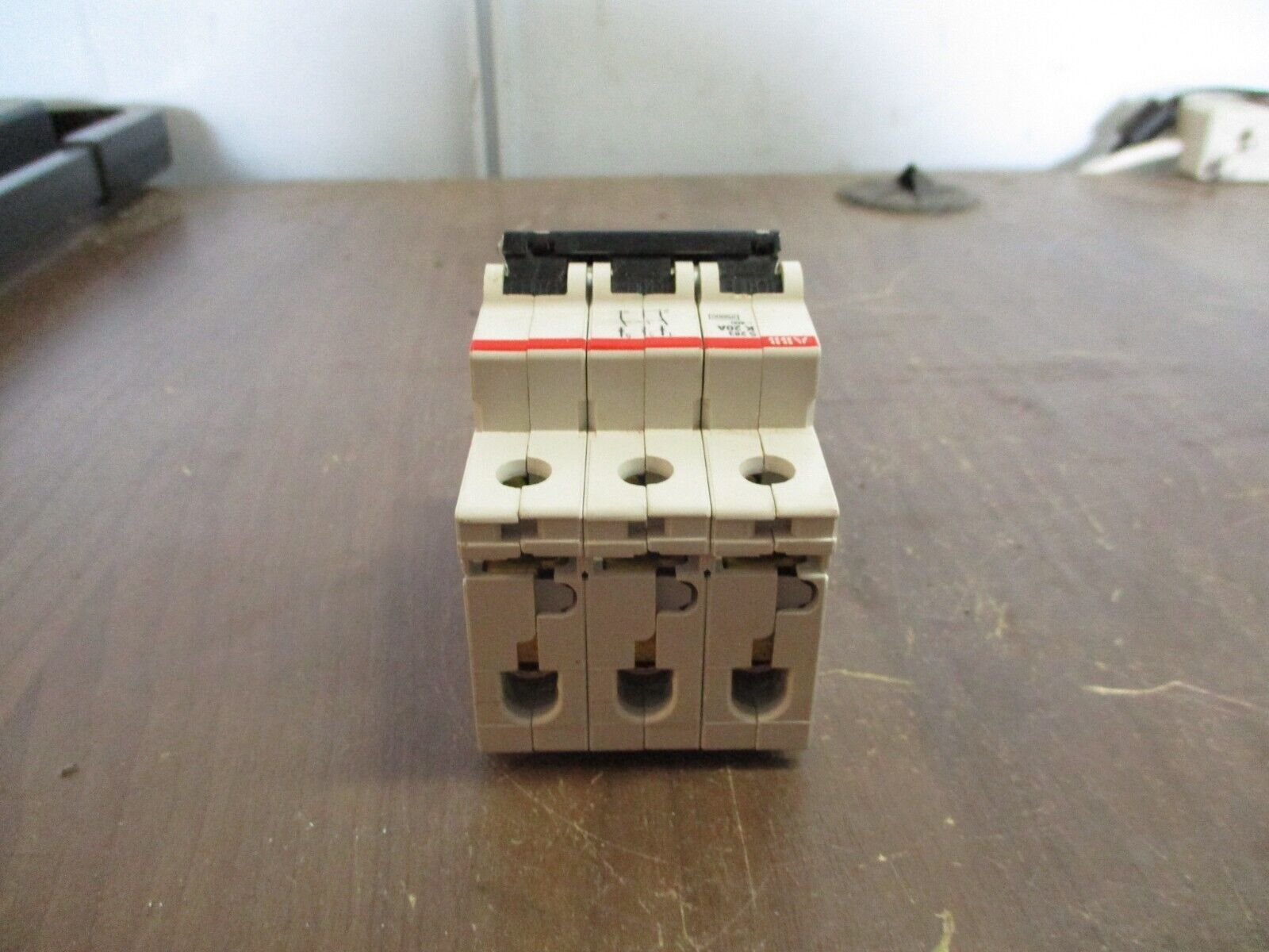 ABB Circuit Breaker S 283 K 20A 20A 277/480V 3P Used