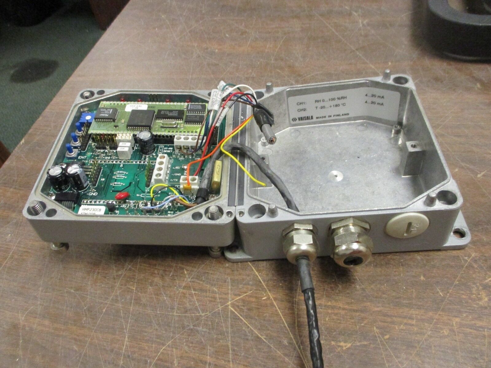 Vaisala Humidity & Temperature Transmitter HMP235 A2A0A1AA12A1A 24V AC/DC Used