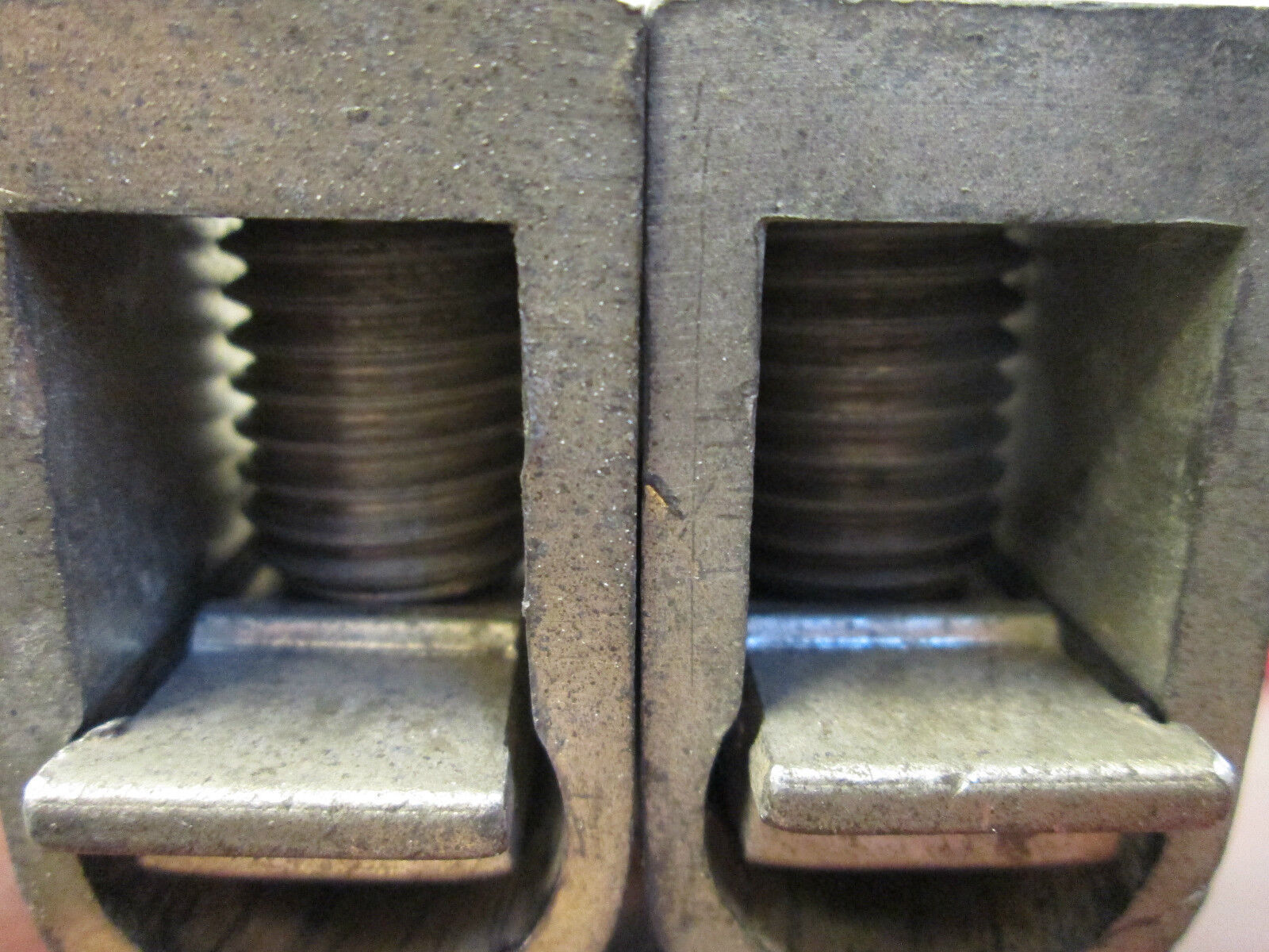 Square D Mechanical Lug 500MCM Expanded Bolt Hole 2 Wire Used
