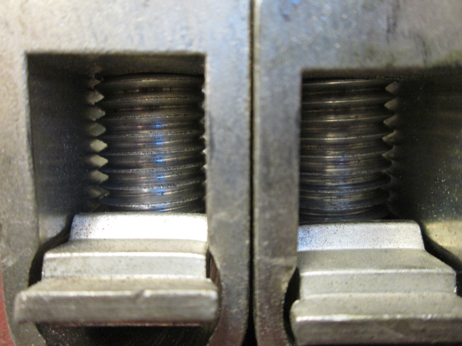 Square D Mechanical Lug 500MCM 2W Straight Used