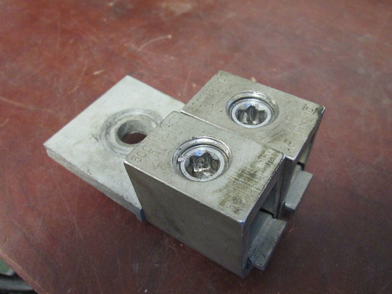 Square D Mechanical Lug 500MCM 2W Straight Used