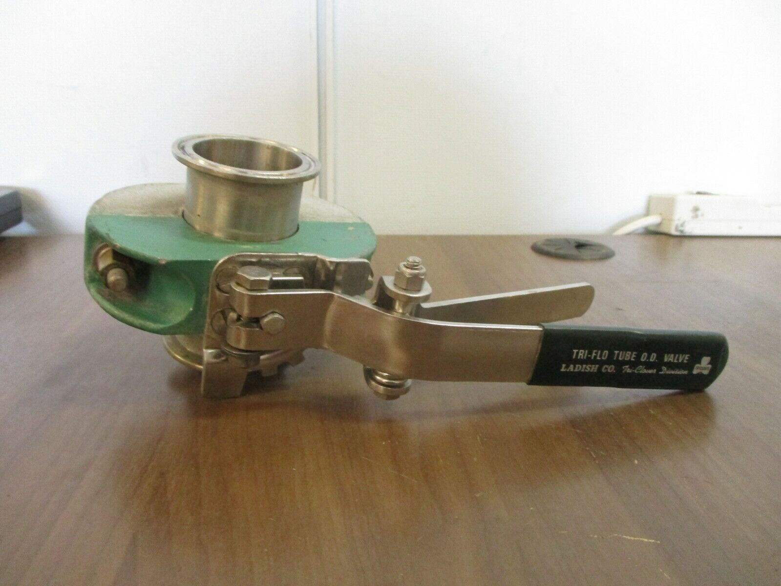 Ladish Tri-Clover Tri-Flo Tube O.D. Butterfly Valve Size: 2" Used