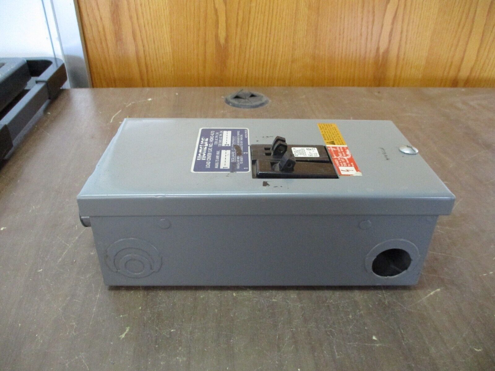 Square D Home Line Load Center HOM2-4L70 70A 120/240V 1Ph Used