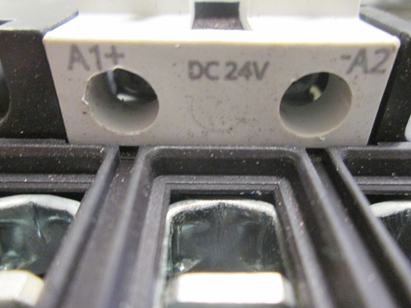 Siemens Sirius Contact 3RT1035-1B..4 24VDC Coil Used