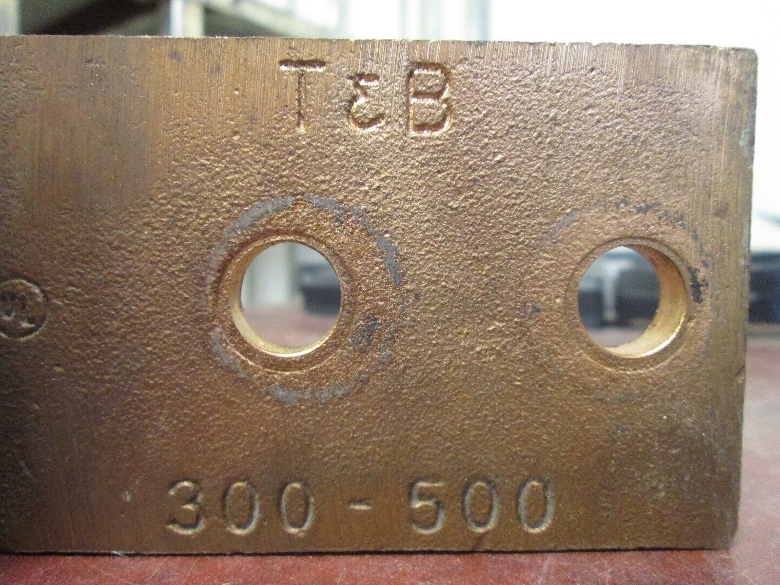 T&B Copper Lug 300-500MCM 2W Used