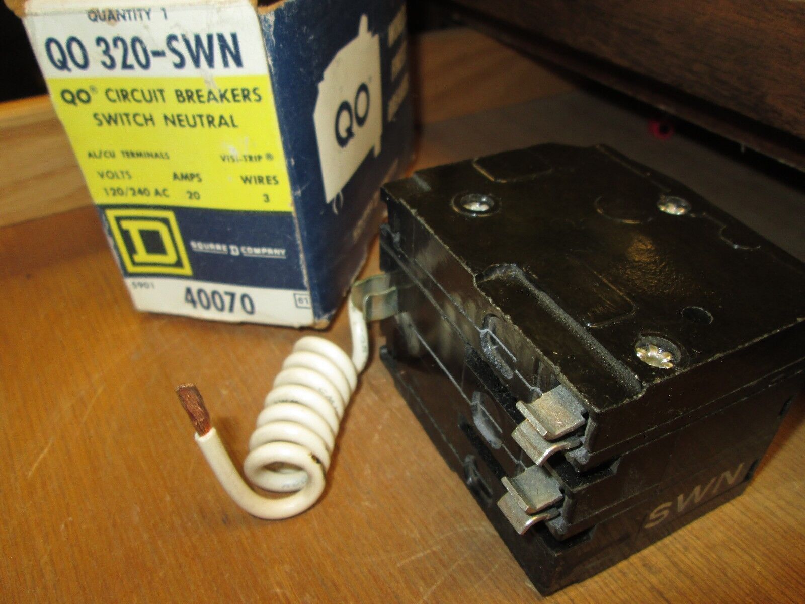 Square D QO Circuit Breaker QO 320-SWN 20A 120/240VAC 3W 3P New Surplus