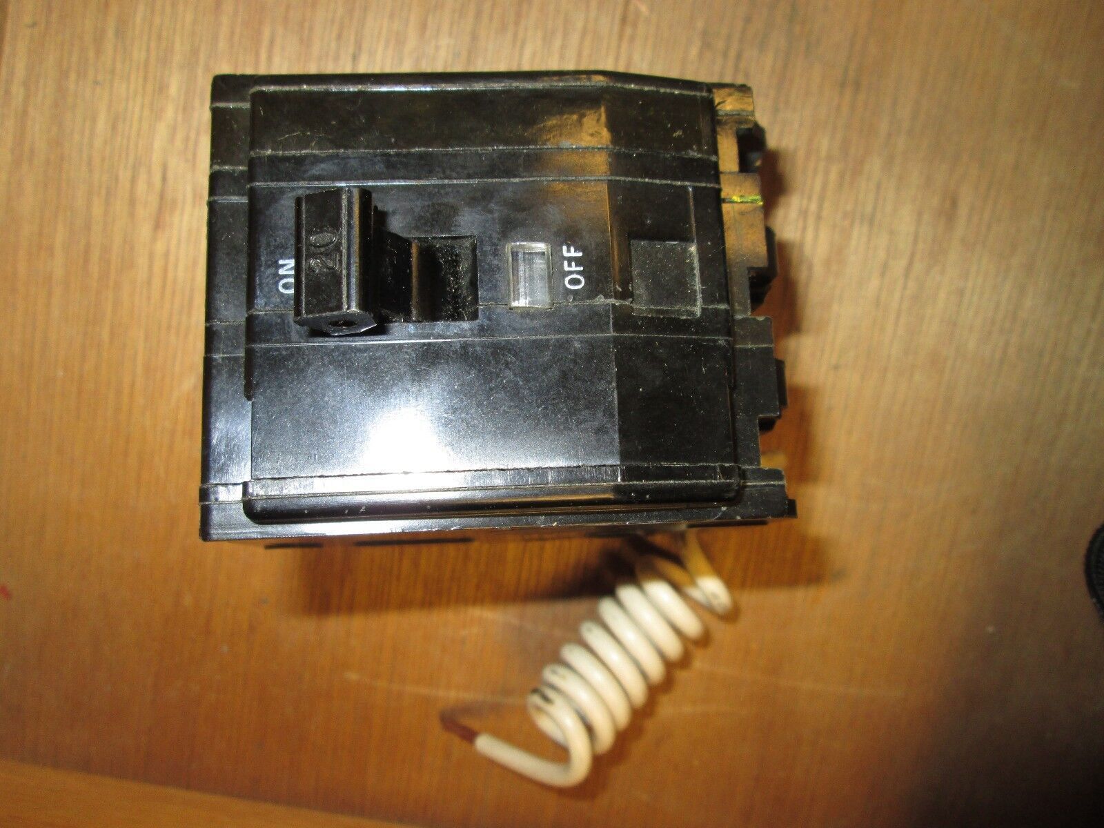 Square D QO Circuit Breaker QO 320-SWN 20A 120/240VAC 3W 3P New Surplus