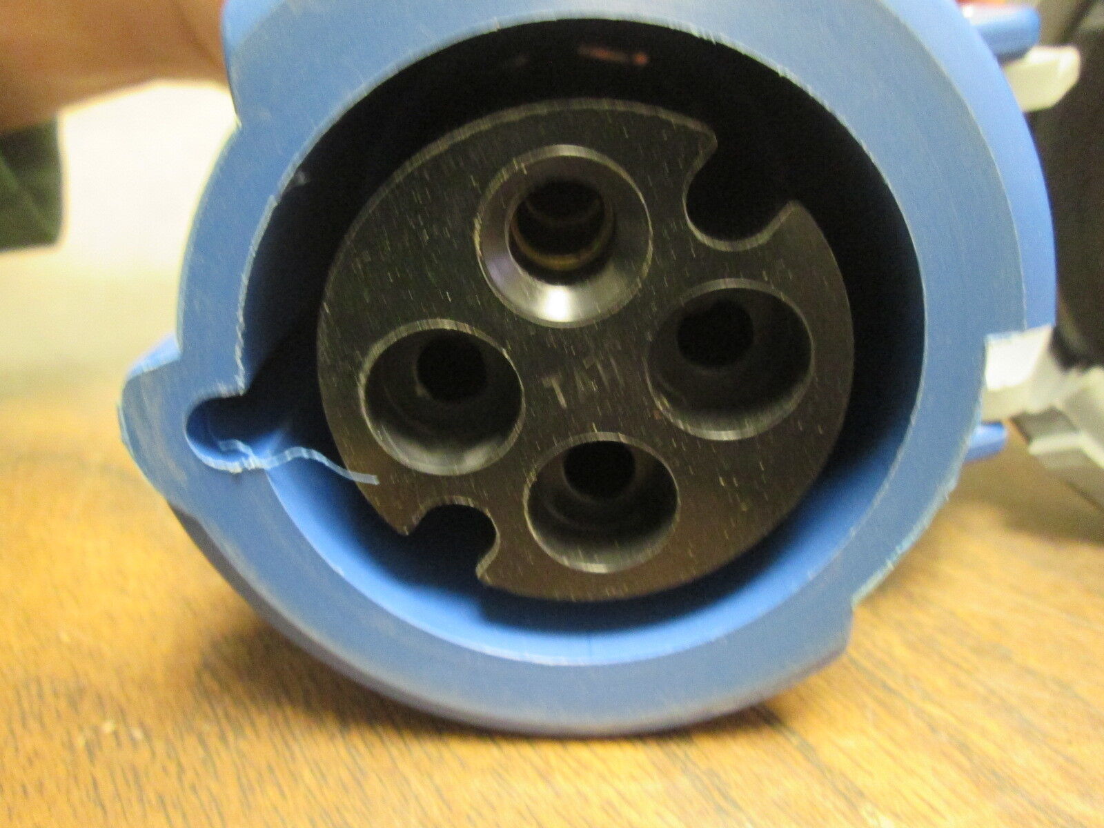 Hubbell Connector 430C9W 30A 250V 3Ph *Conduit End* Used