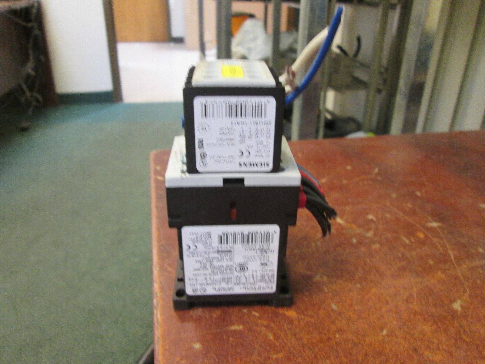 Siemens Sirius Contactor 3RT1016-1BB41 24VDC Coil 20A 600V w/Aux Contact Block